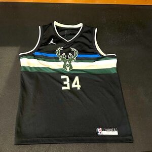 Antetokounmpo Jersey- worn once! 🏀